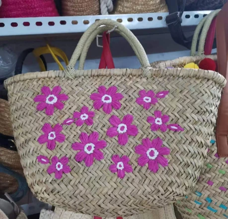 Naturlig halmväska med blommor