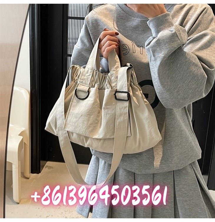 Nylon tyg axelväska beige