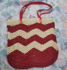Rött vågigt papper virkning kvinnor halmväska