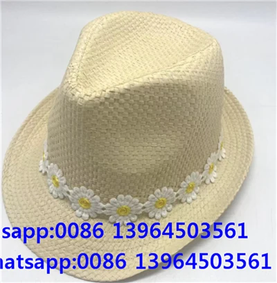 Fedora Hatt Med Liten Blomma