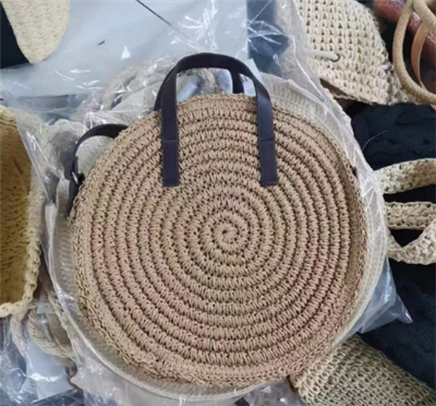 Rund liten brun flicka Crossbody-väska