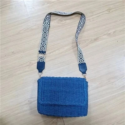 Blå Crossbody-halmväska med tejp