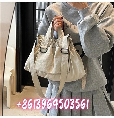 Nylon tyg axelväska beige